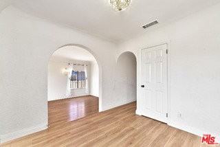 1120 S Plymouth Blvd - Photo 5 of 8