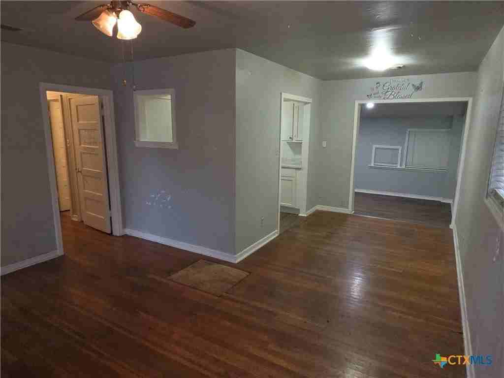 921 Duval Ct - Photo 3 of 12