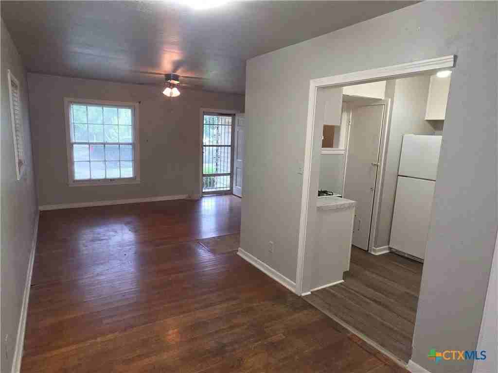 921 Duval Ct - Photo 4 of 12