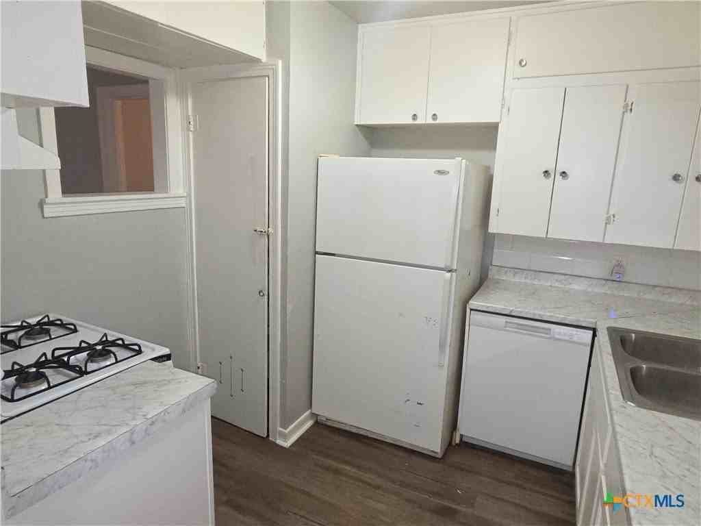 921 Duval Ct - Photo 5 of 12