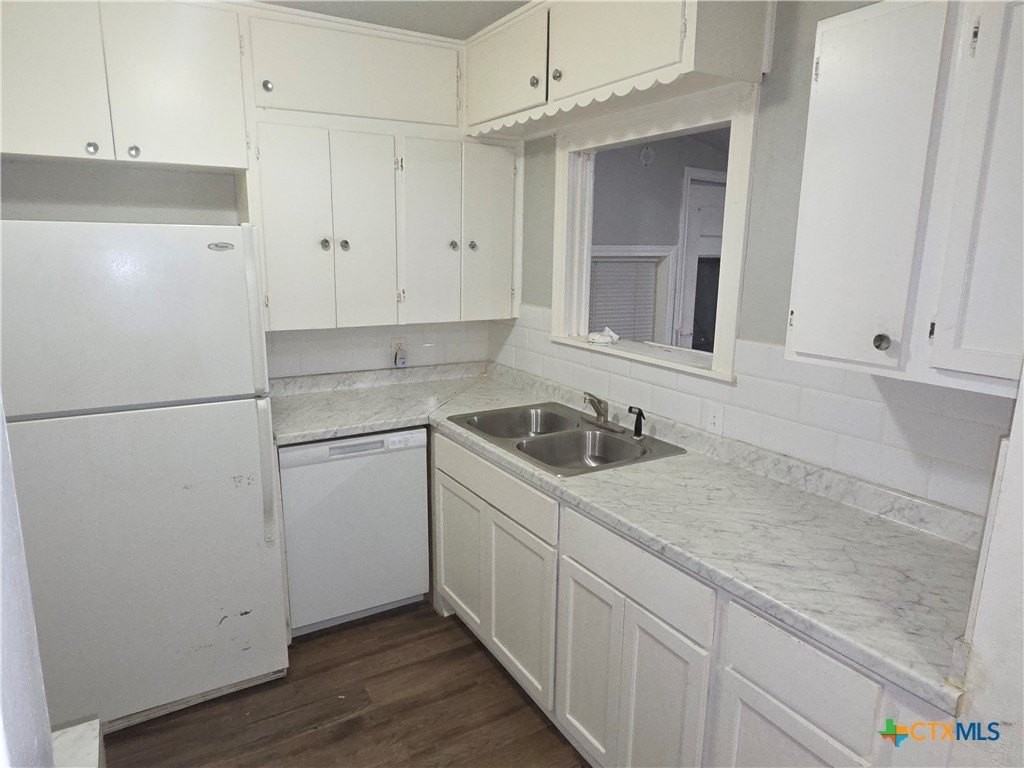 921 Duval Ct - Photo 6 of 12