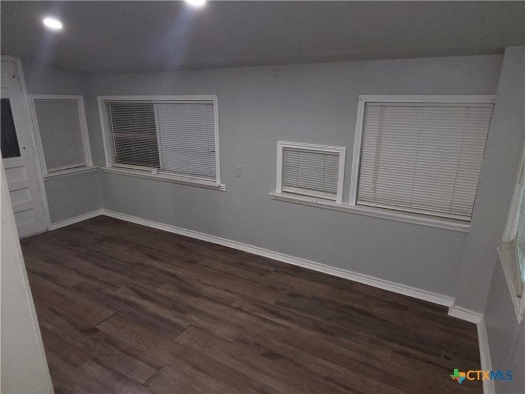 921 Duval Ct - Photo 7 of 12