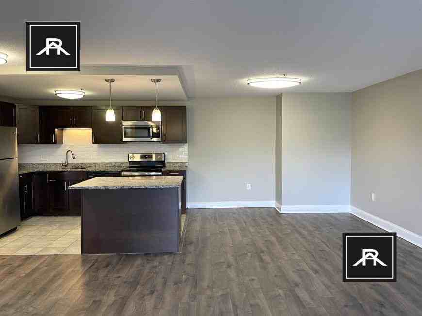 1113 Beacon St - Photo 2 of 10