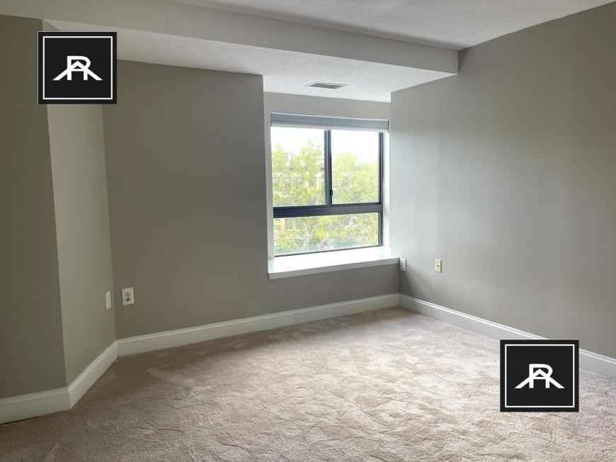 1113 Beacon St - Photo 5 of 10