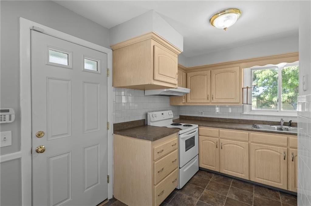 9 Gardner Ave - Photo 5 of 39