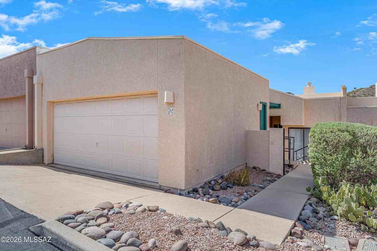 4992 N Valle - Photo 2 of 30