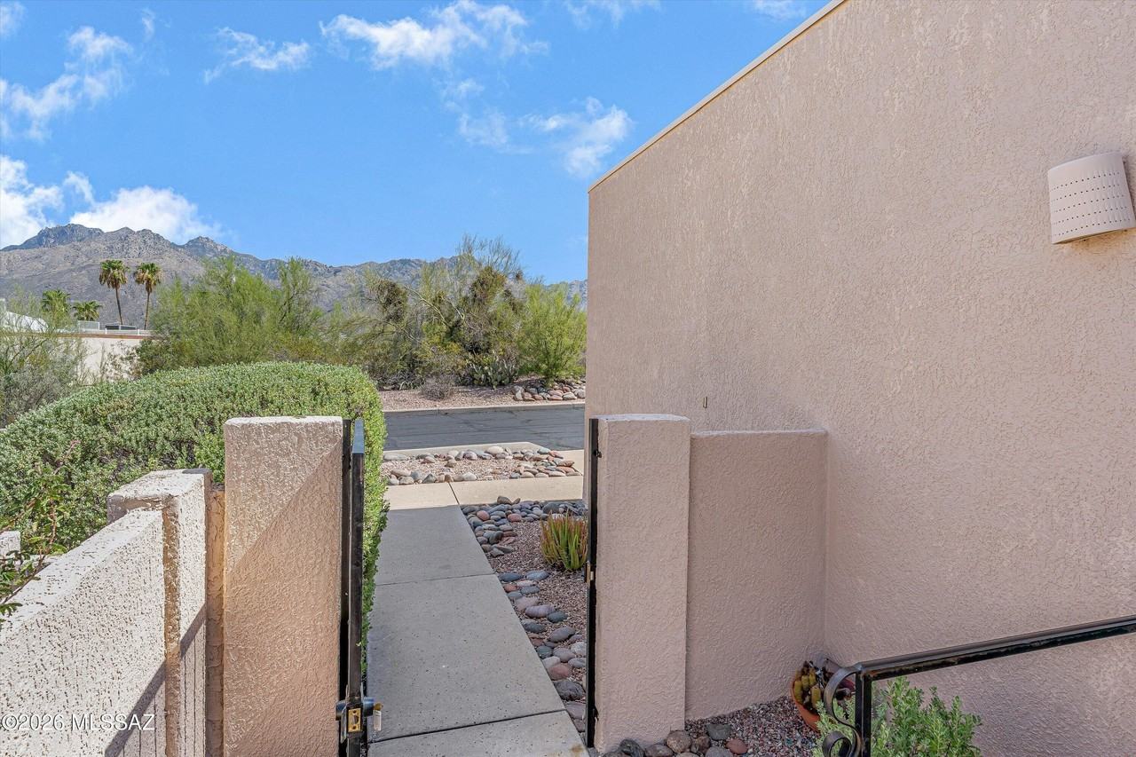 4992 N Valle - Photo 4 of 30