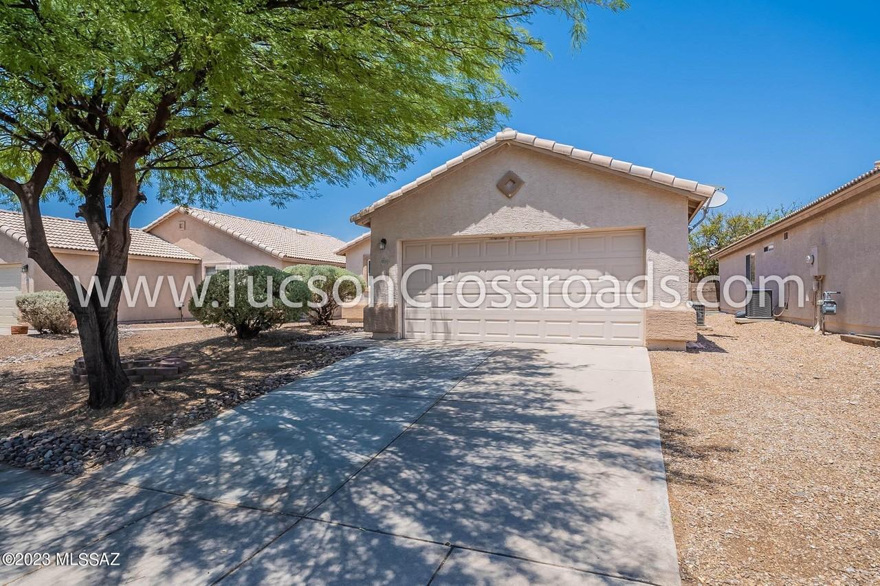 4504 W Sun Quest St - Photo 3 of 43