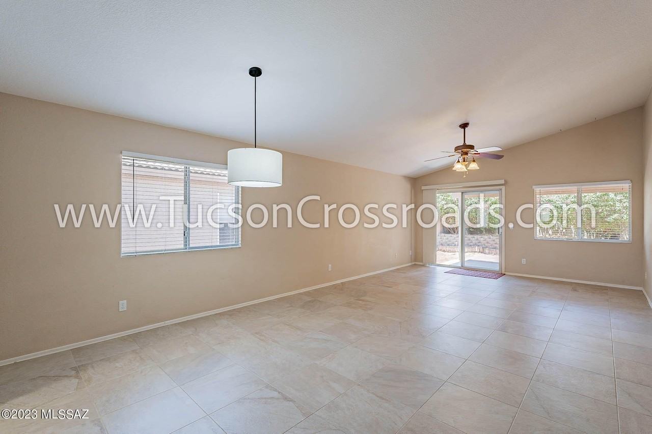 4504 W Sun Quest St - Photo 6 of 43