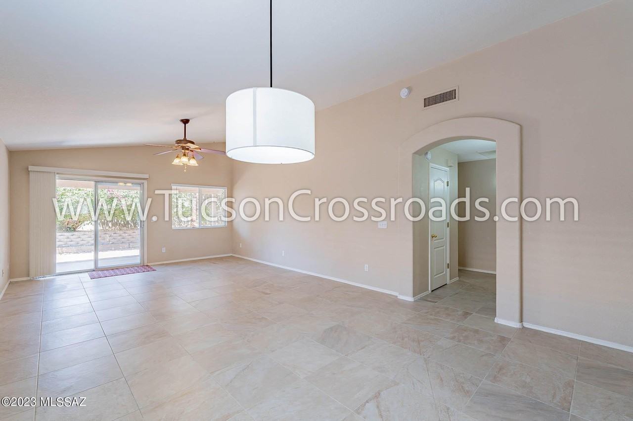 4504 W Sun Quest St - Photo 7 of 43