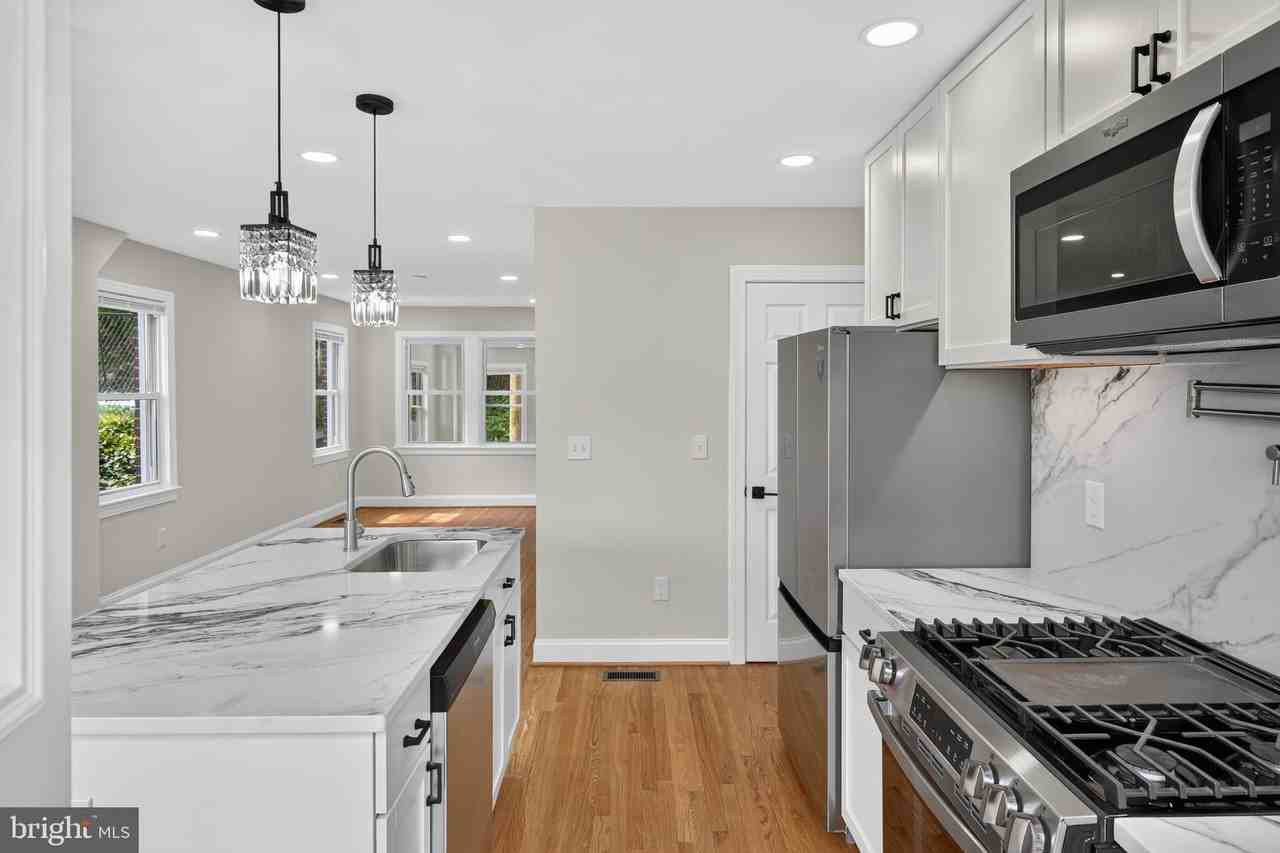 1712 U St Se - Photo 3 of 16