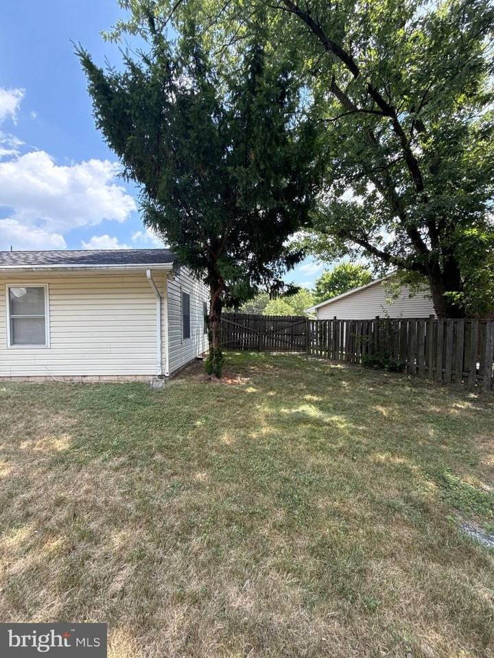 7822 Citadel Ct - Photo 3 of 4