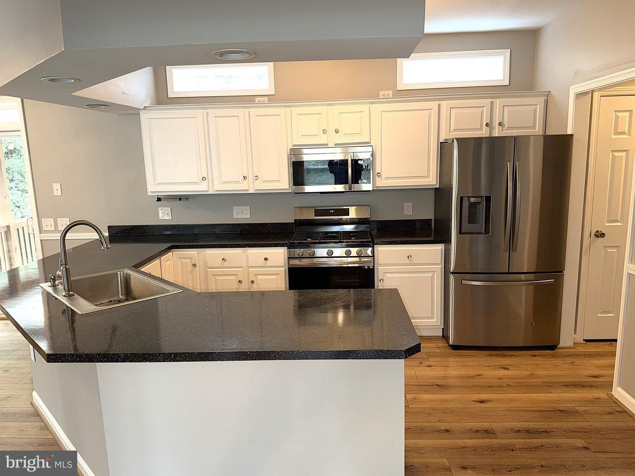 7918 Clark Station Rd - Photo 6 of 45