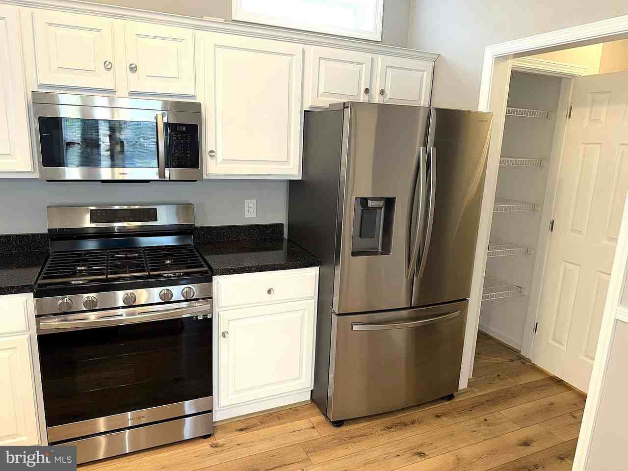 7918 Clark Station Rd - Photo 7 of 45