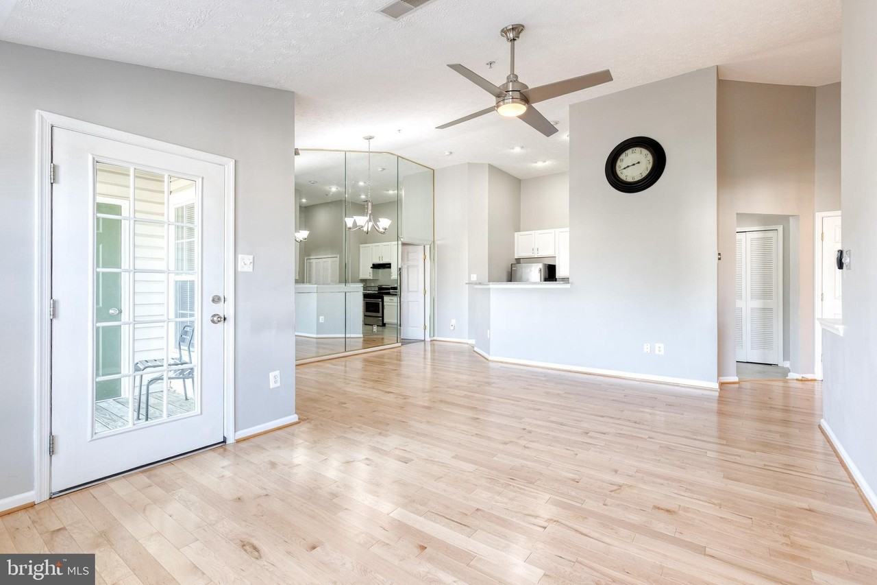 3021 Hunting Ridge Dr - Photo 3 of 18