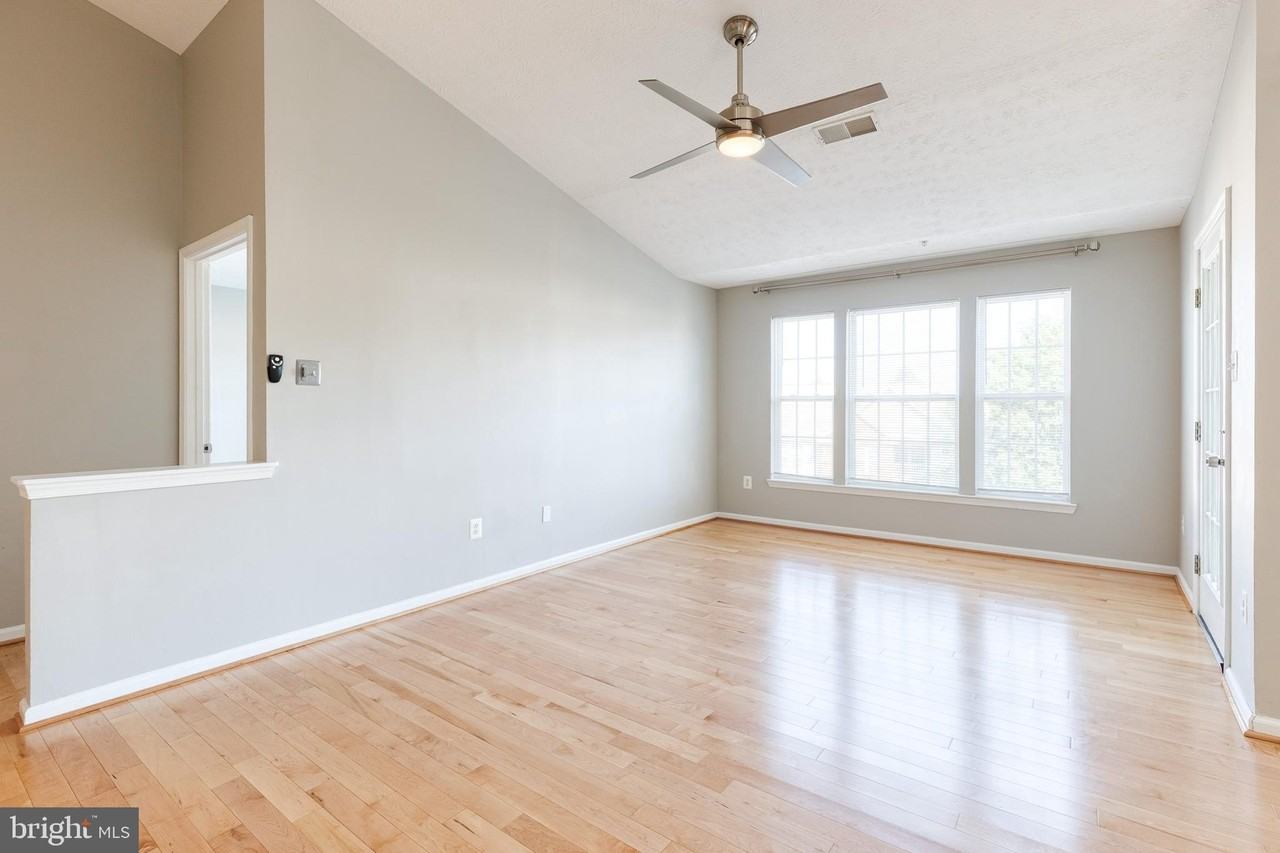 3021 Hunting Ridge Dr - Photo 4 of 18