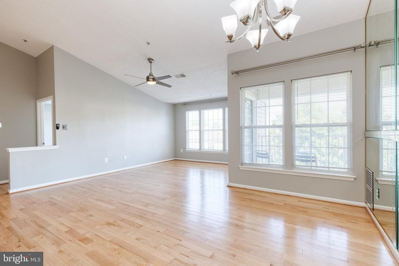 3021 Hunting Ridge Dr - Photo 5 of 18