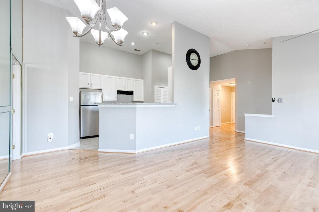 3021 Hunting Ridge Dr - Photo 6 of 18