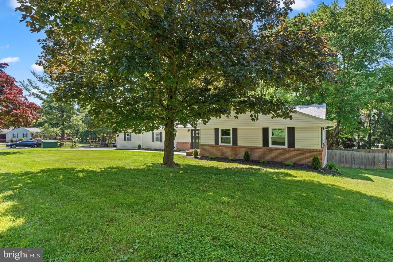 14906 Dunstan Ln - Photo 2 of 44