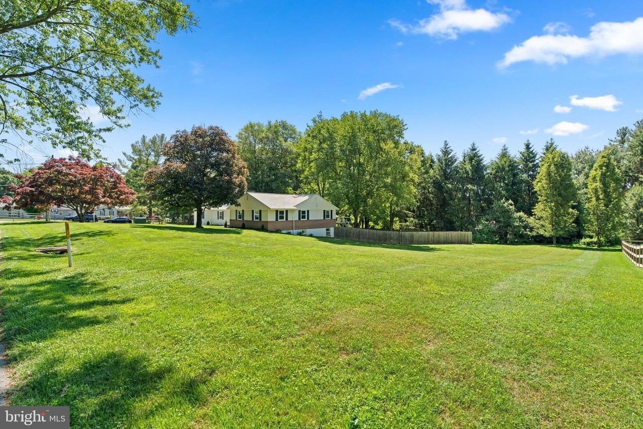 14906 Dunstan Ln - Photo 3 of 44