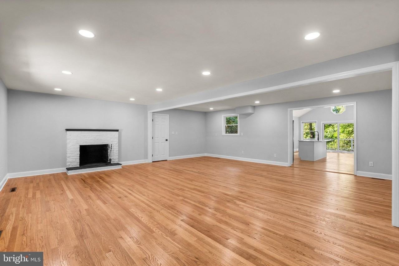 14906 Dunstan Ln - Photo 5 of 44