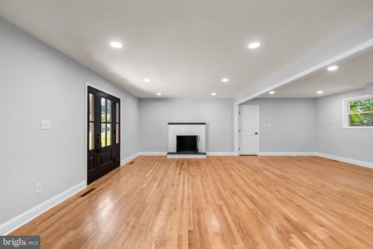 14906 Dunstan Ln - Photo 6 of 44