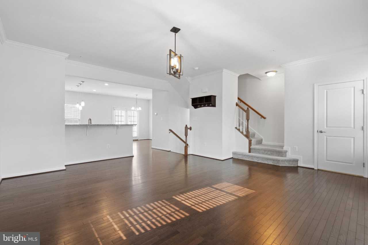 6252 Alexa St - Photo 5 of 37