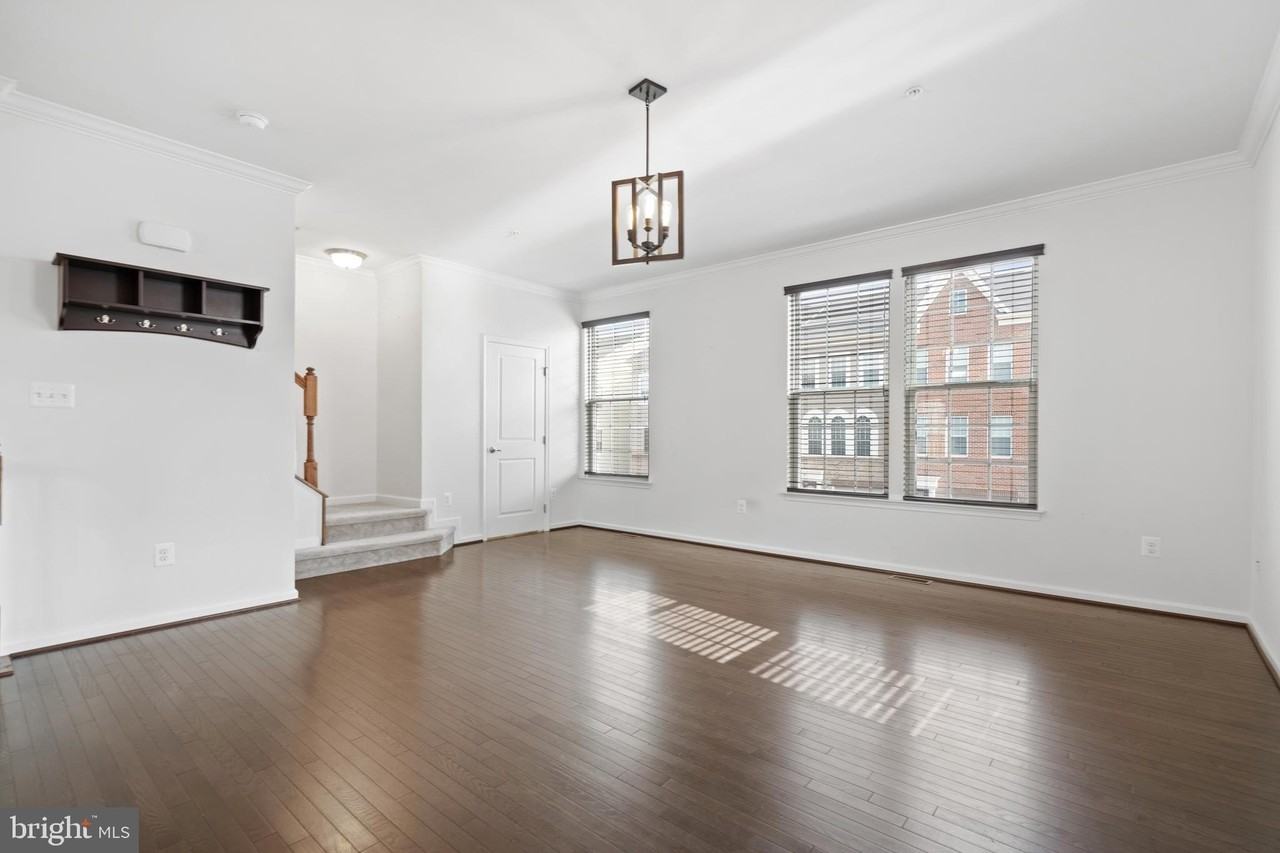 6252 Alexa St - Photo 6 of 37