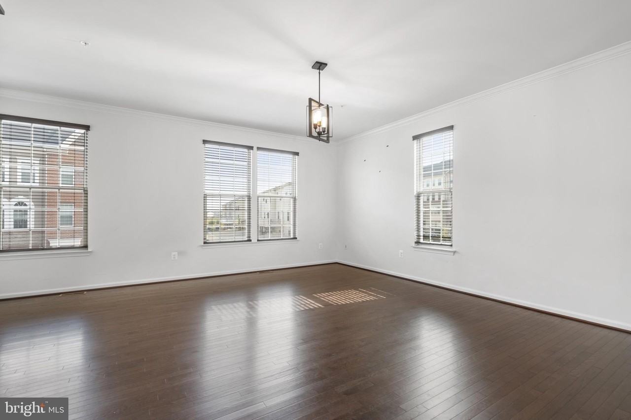 6252 Alexa St - Photo 7 of 37