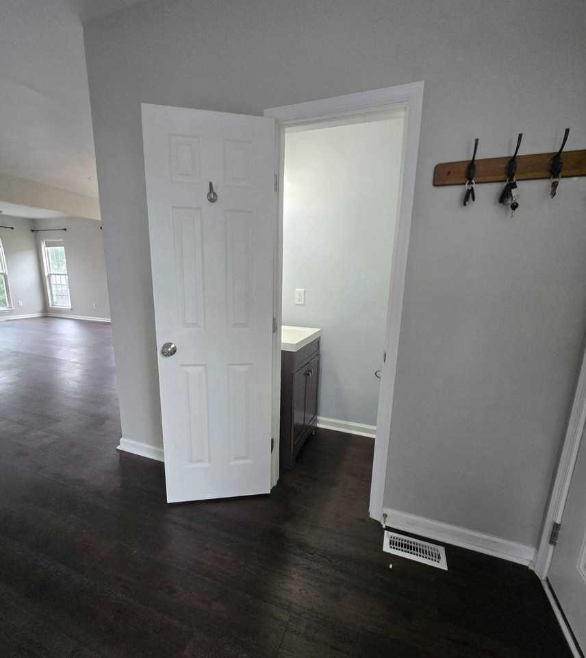 7811 New Ascot Ln - Photo 7 of 34