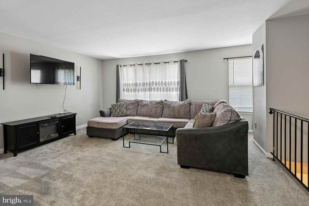 530 Mount Lubentia Ct E - Photo 2 of 33