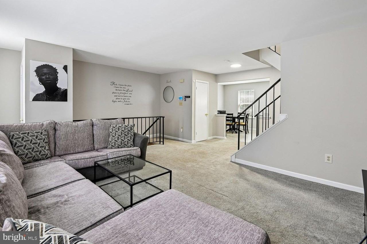 530 Mount Lubentia Ct E - Photo 4 of 33