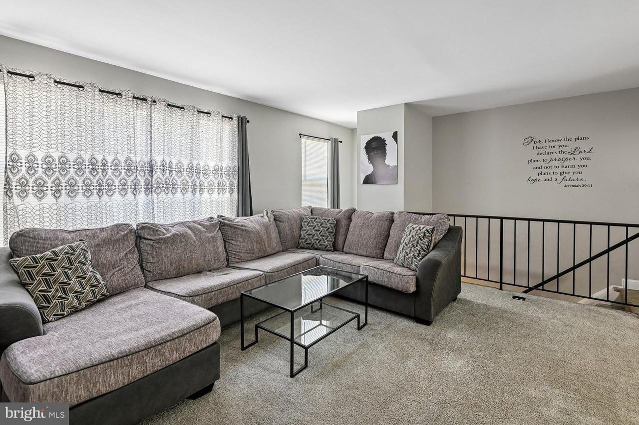 530 Mount Lubentia Ct E - Photo 5 of 33