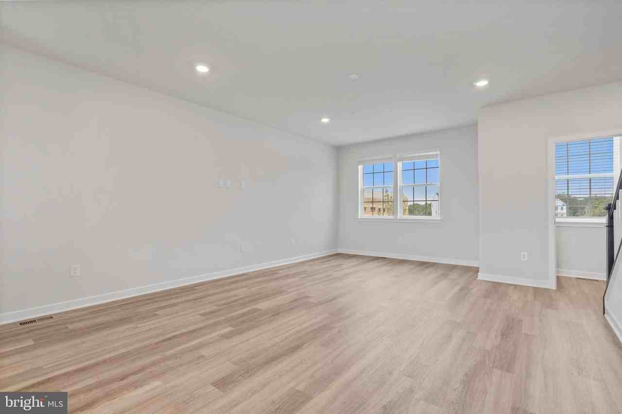 16639 Green Glade Dr - Photo 3 of 31