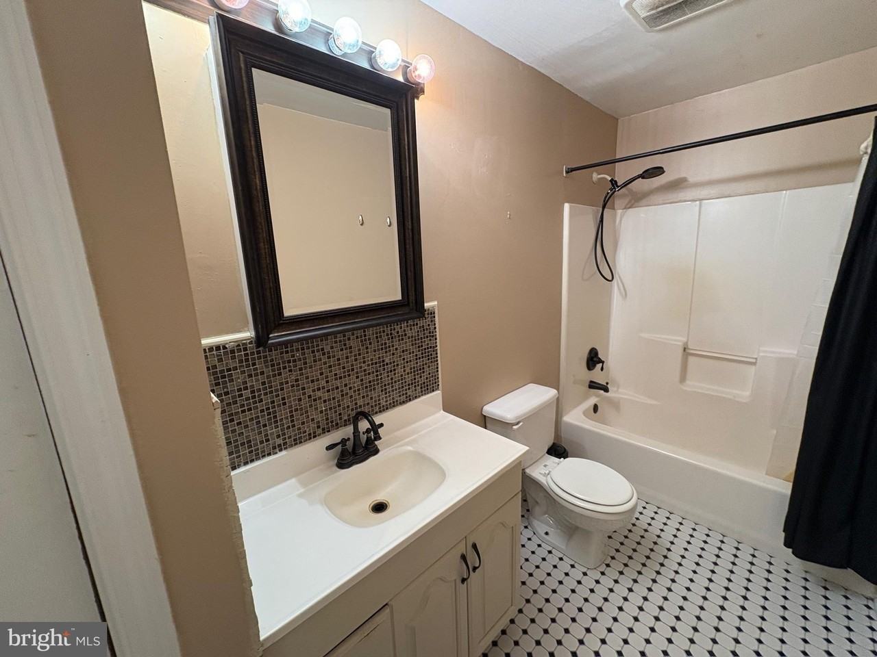 394 Croshaw Rd #A - Photo 4 of 37