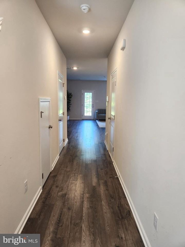 112 Sickler Ct - Photo 4 of 26