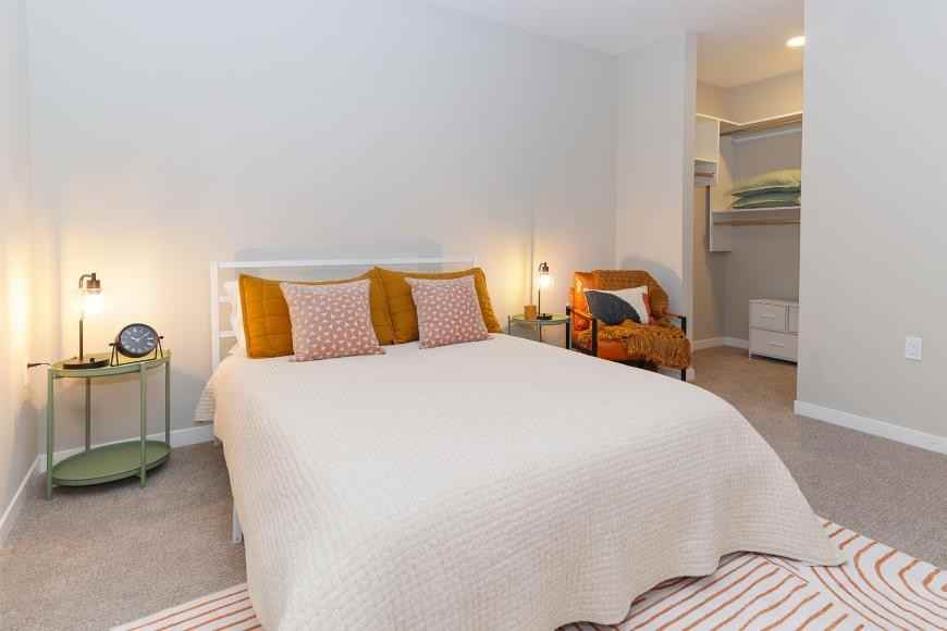 2630 N Hackett Ave - Photo 4 of 10