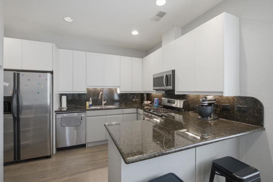 621 W Barry Ave - Photo 6 of 6
