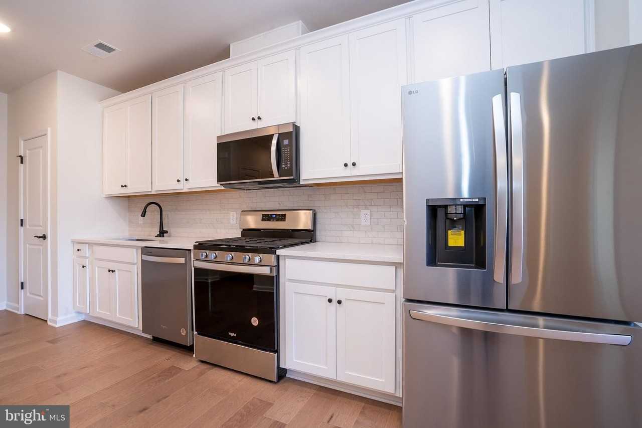 1 Culvert Dr #304 - Photo 4 of 31