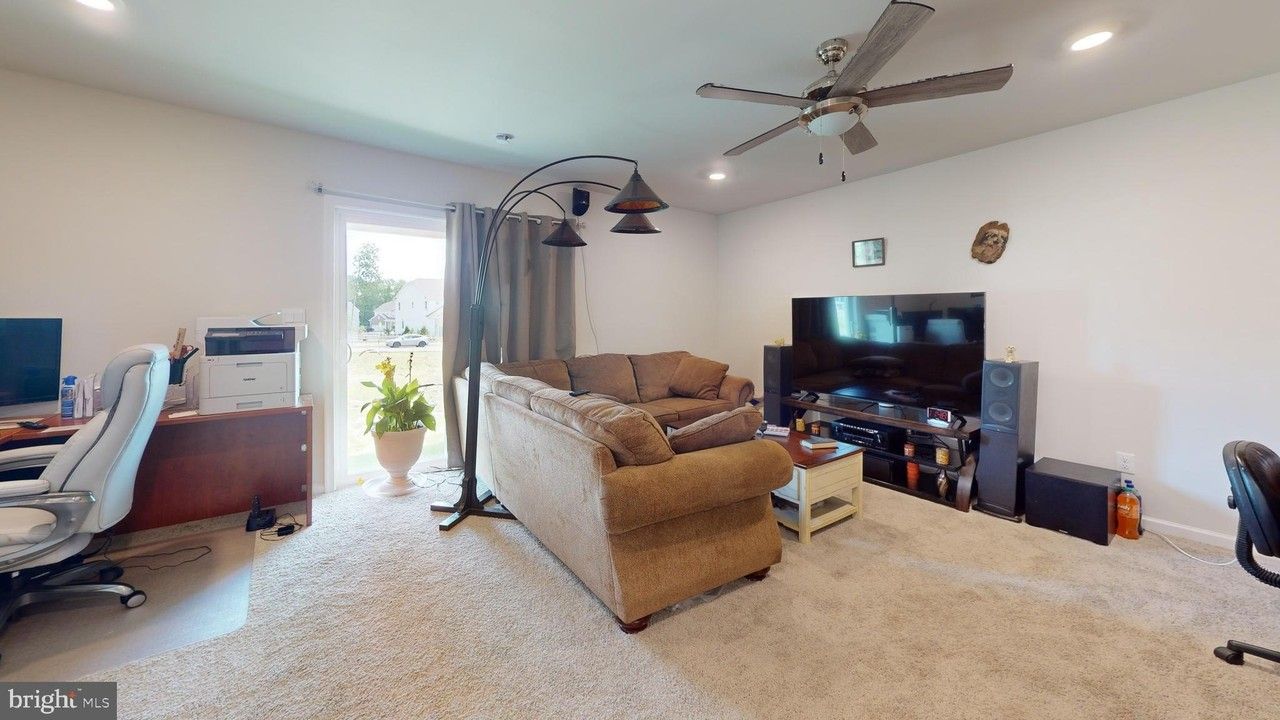 178 Bell Ct - Photo 2 of 29