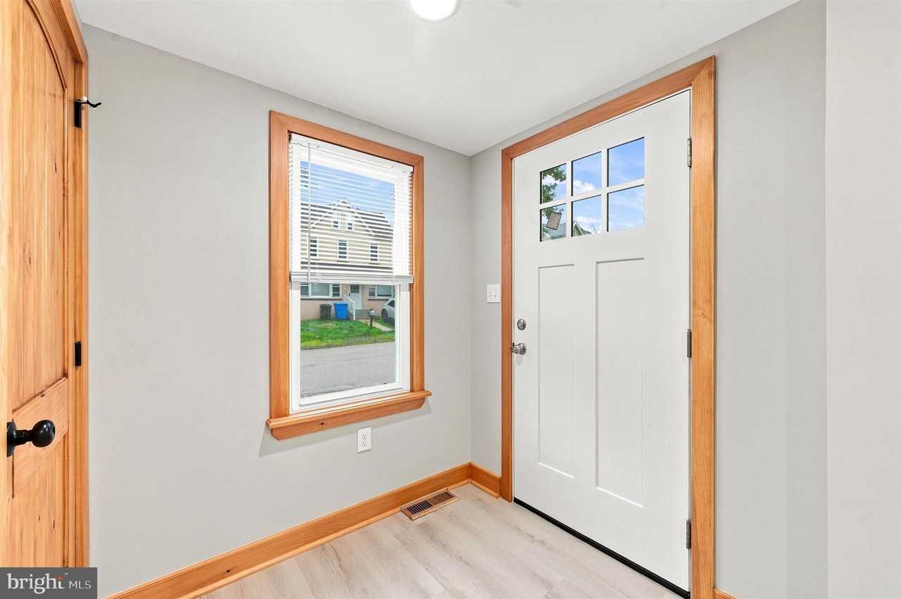 705 Forrest Ave - Photo 3 of 25