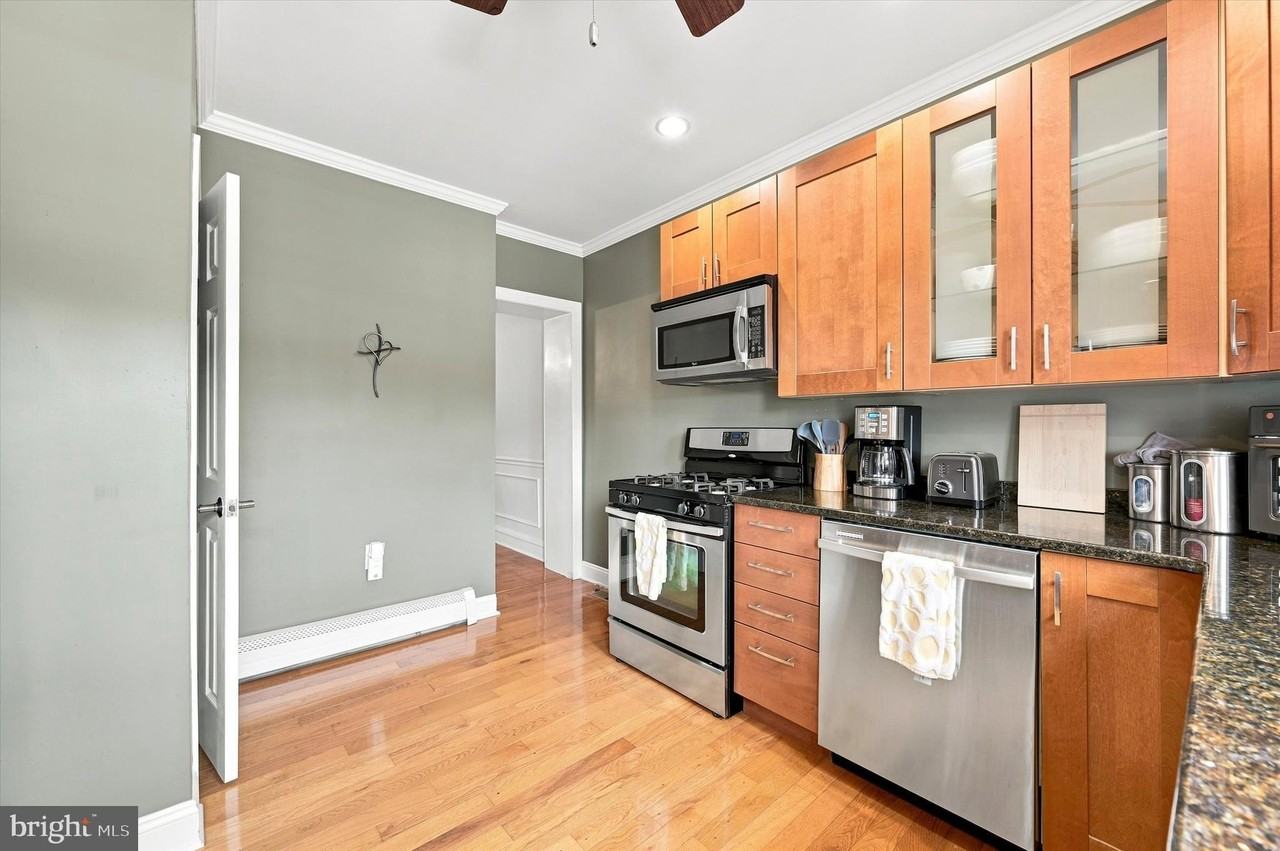 357 E Hector St - Photo 5 of 25