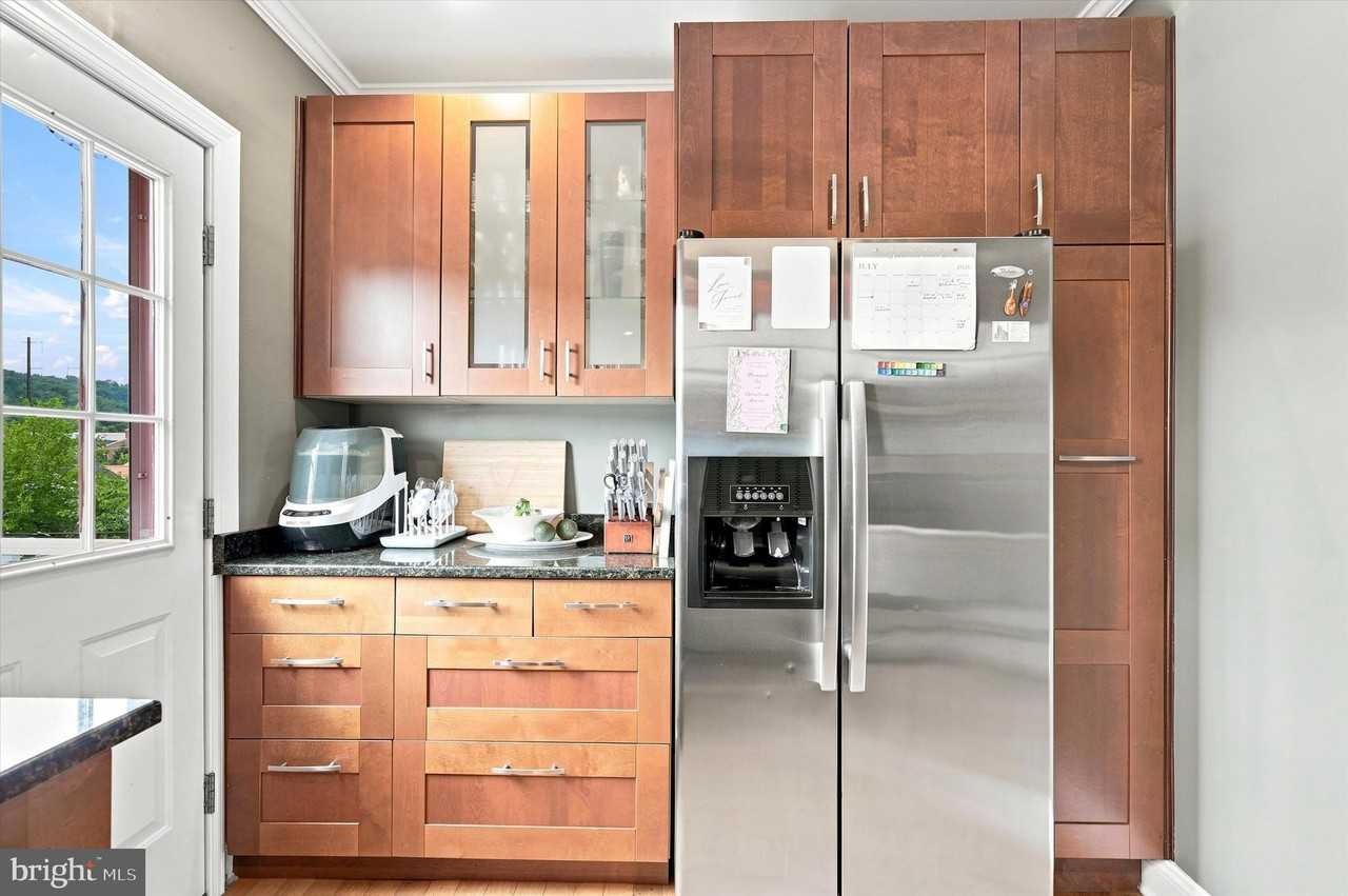 357 E Hector St - Photo 6 of 25