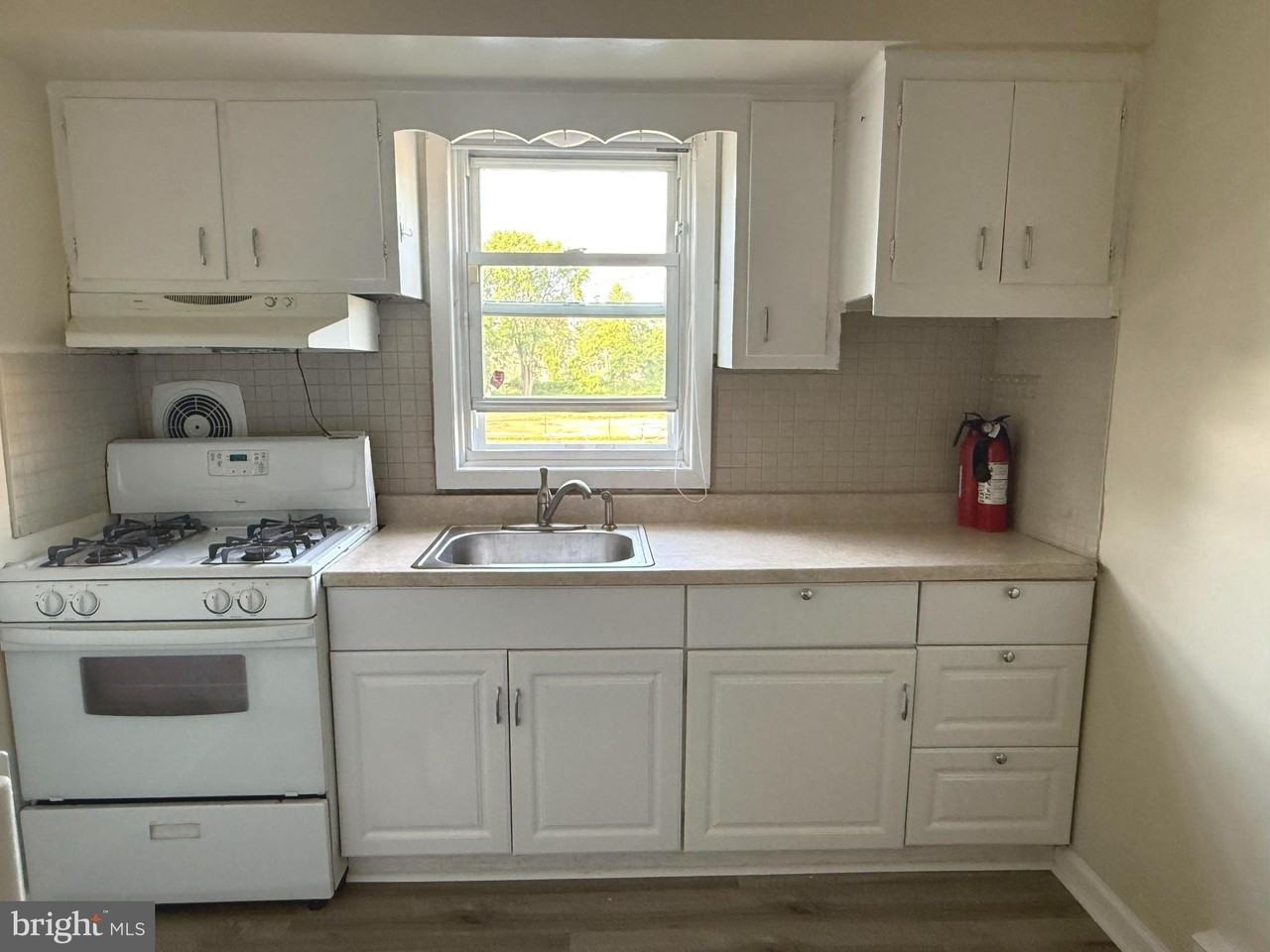 25 S Sylvania Ave - Photo 3 of 8