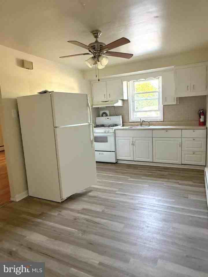 25 S Sylvania Ave - Photo 4 of 8