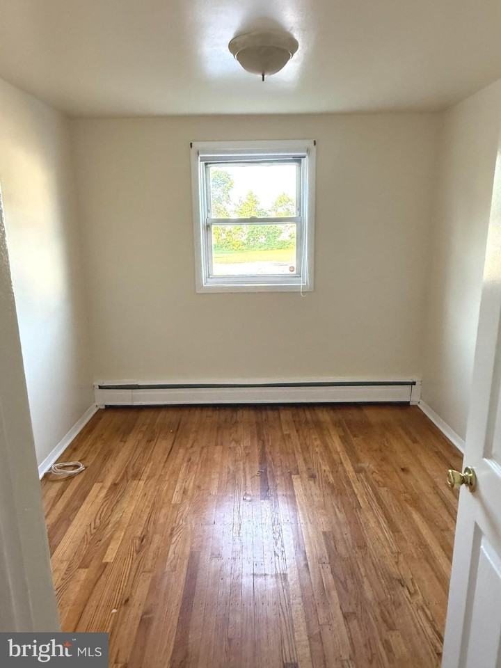 25 S Sylvania Ave - Photo 5 of 8