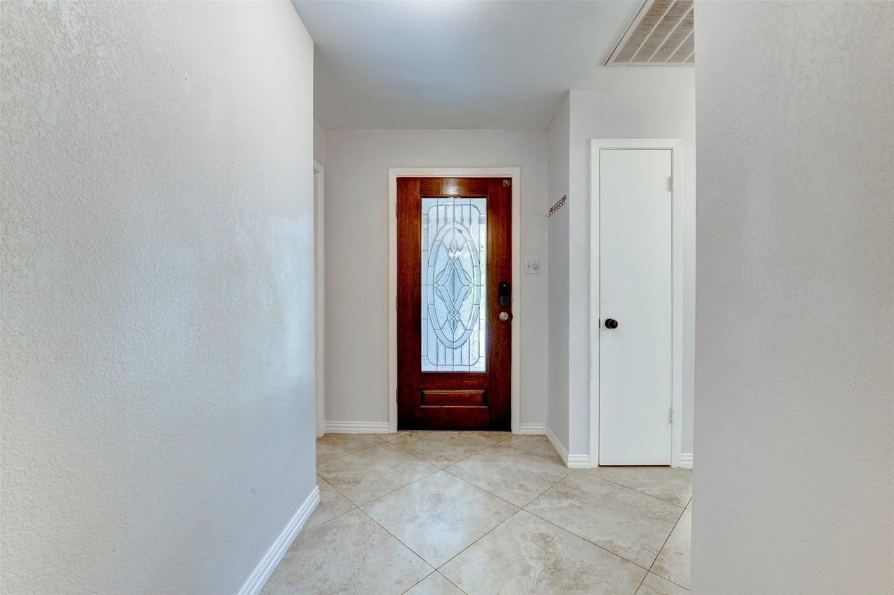 10703 Highland Woods Dr - Photo 2 of 33