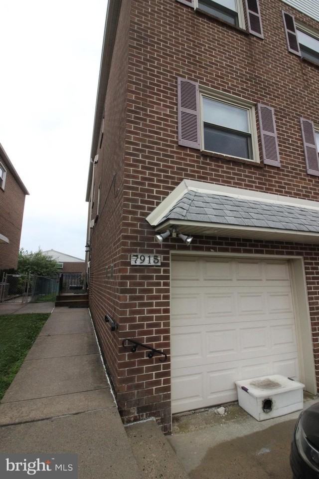 7915 Fairfield St - Photo 2 of 15