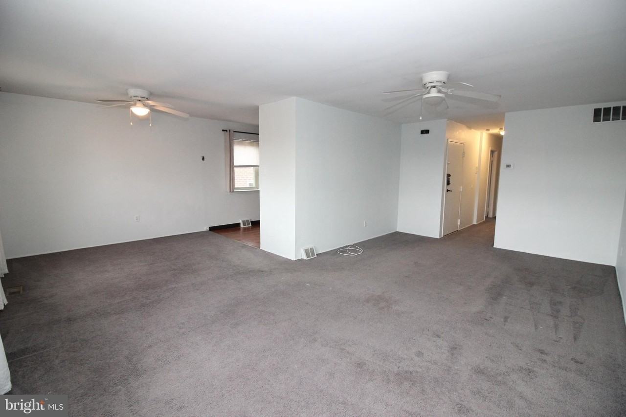 7915 Fairfield St - Photo 6 of 15
