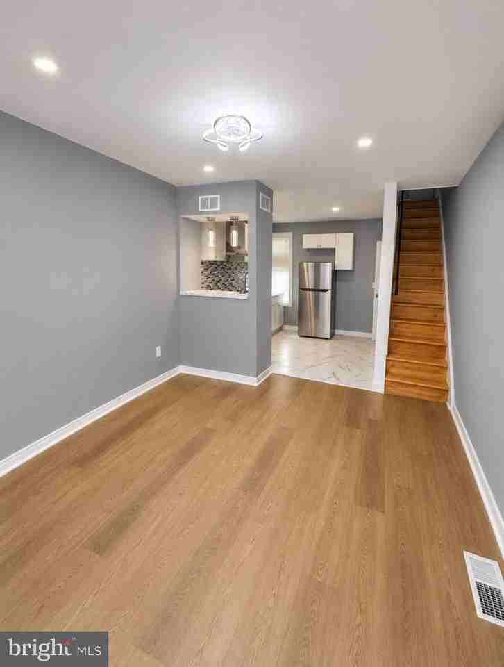 2449 N Corlies St - Photo 2 of 9